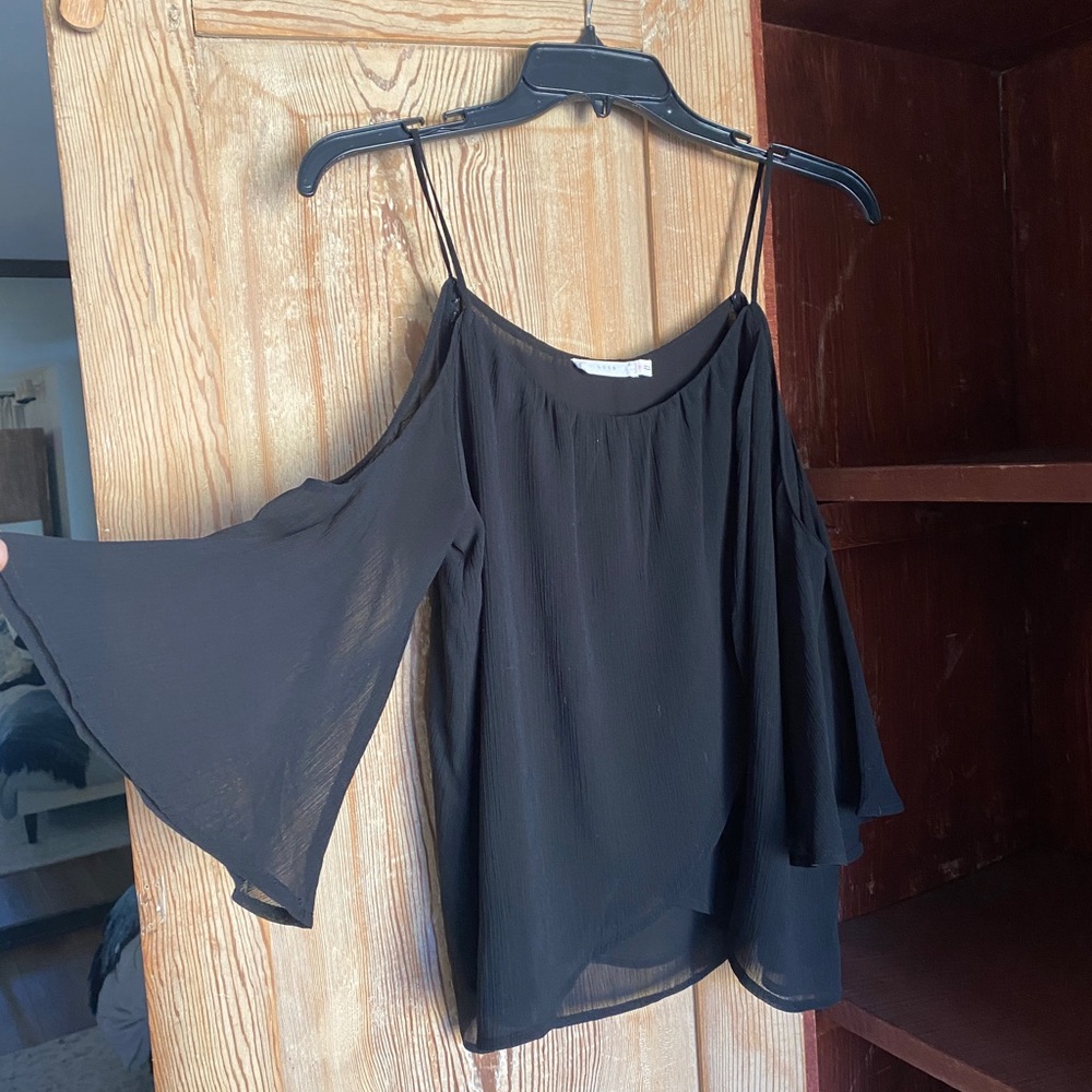 Lush open shoulder black flowy blouse